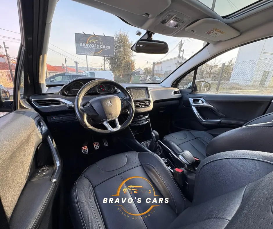 Peugeot 2008 1.2 PureTech Allure Pack 18