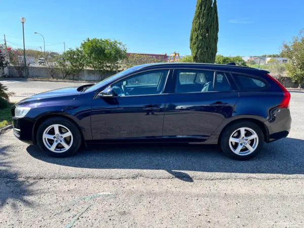Volvo V60 2.0 D2 Momentum 7