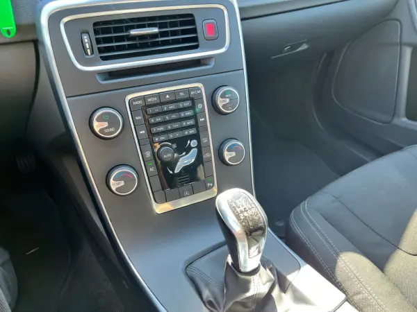 Volvo V60 2.0 D2 Momentum 15