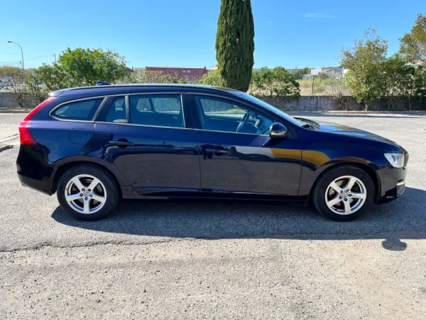 Volvo V60 2.0 D2 Momentum 9
