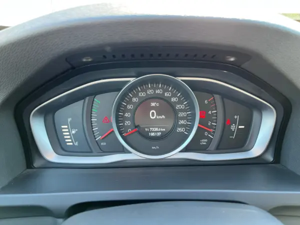 Volvo V60 2.0 D2 Momentum 13