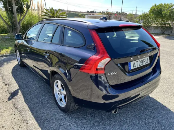 Volvo V60 2.0 D2 Momentum 4