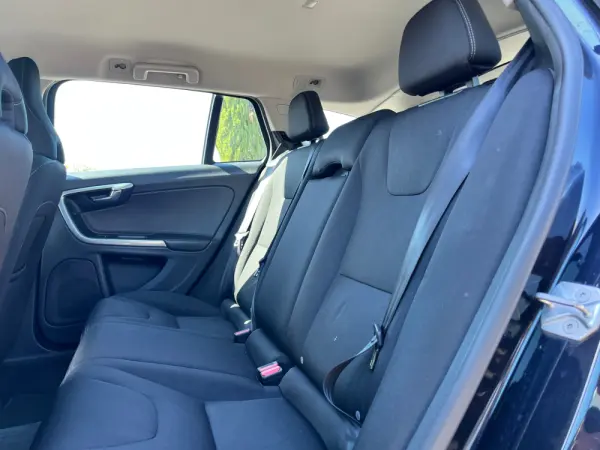Volvo V60 2.0 D2 Momentum 19