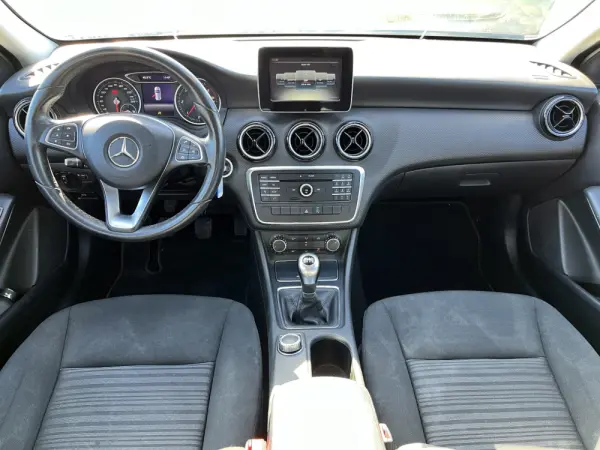 Mercedes-Benz A 180 d Fleet Pack Urban 11