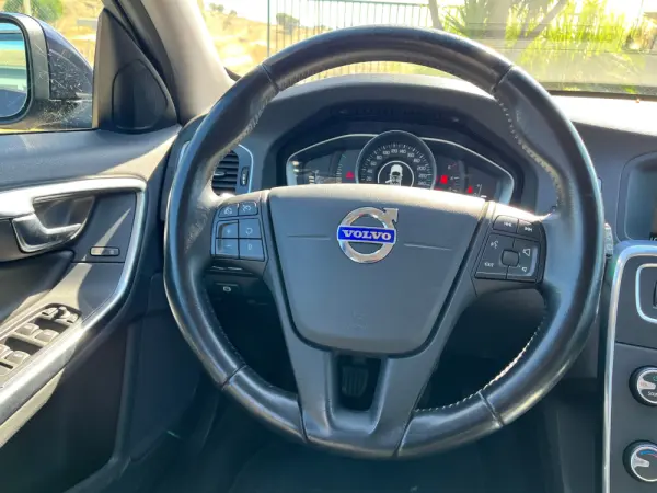 Volvo V60 2.0 D2 Momentum 12