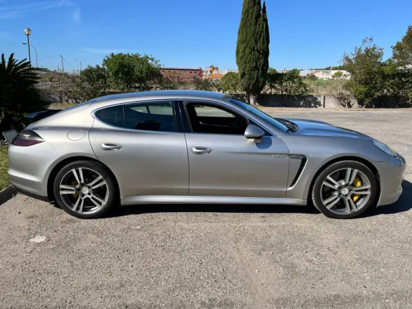 Porsche Panamera S Hybrid 12