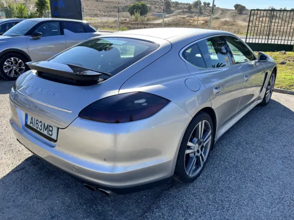 Porsche Panamera S Hybrid 6