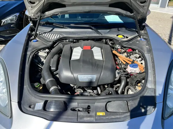 Porsche Panamera S Hybrid 11
