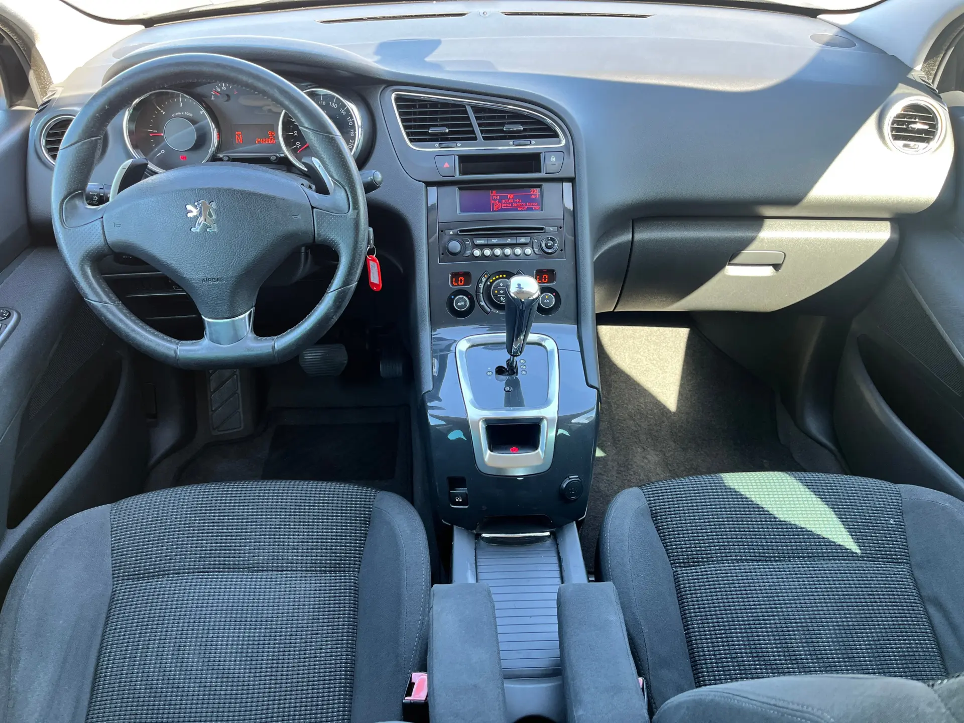 Peugeot 5008 1.6 E-HDi 7L SE Style 2-Tronic 12