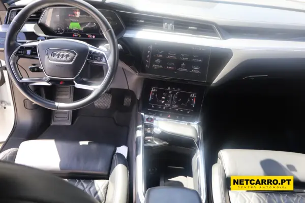 Audi e-tron Sportback S quattro 12