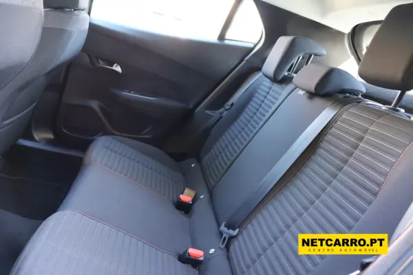 Peugeot 2008 1.2 PureTech Active Pack EAT8 17