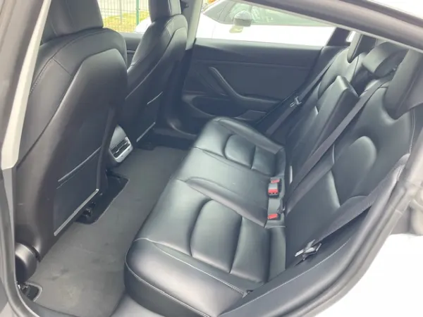 Tesla Model 3 Standard RWD Plus 8