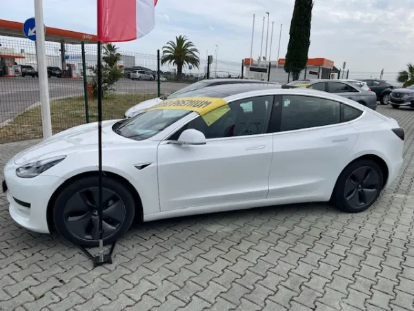 Tesla Model 3 Standard RWD Plus 2