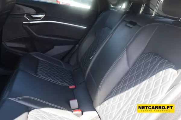Audi e-tron Sportback S quattro 10
