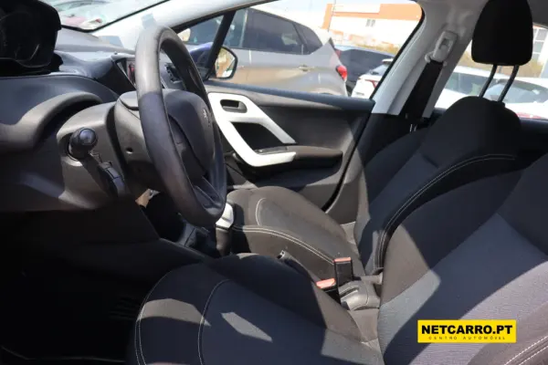 Peugeot 208 PureTech 68 Like 5