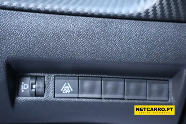 Peugeot 2008 1.2 PureTech Active Pack EAT8 13