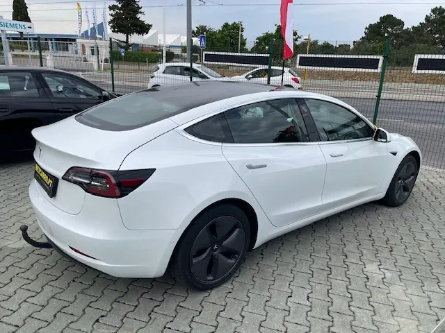 Tesla Model 3 Standard RWD Plus 3
