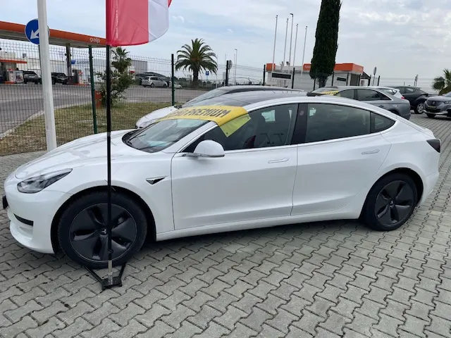 Tesla Model 3 Standard RWD Plus 2