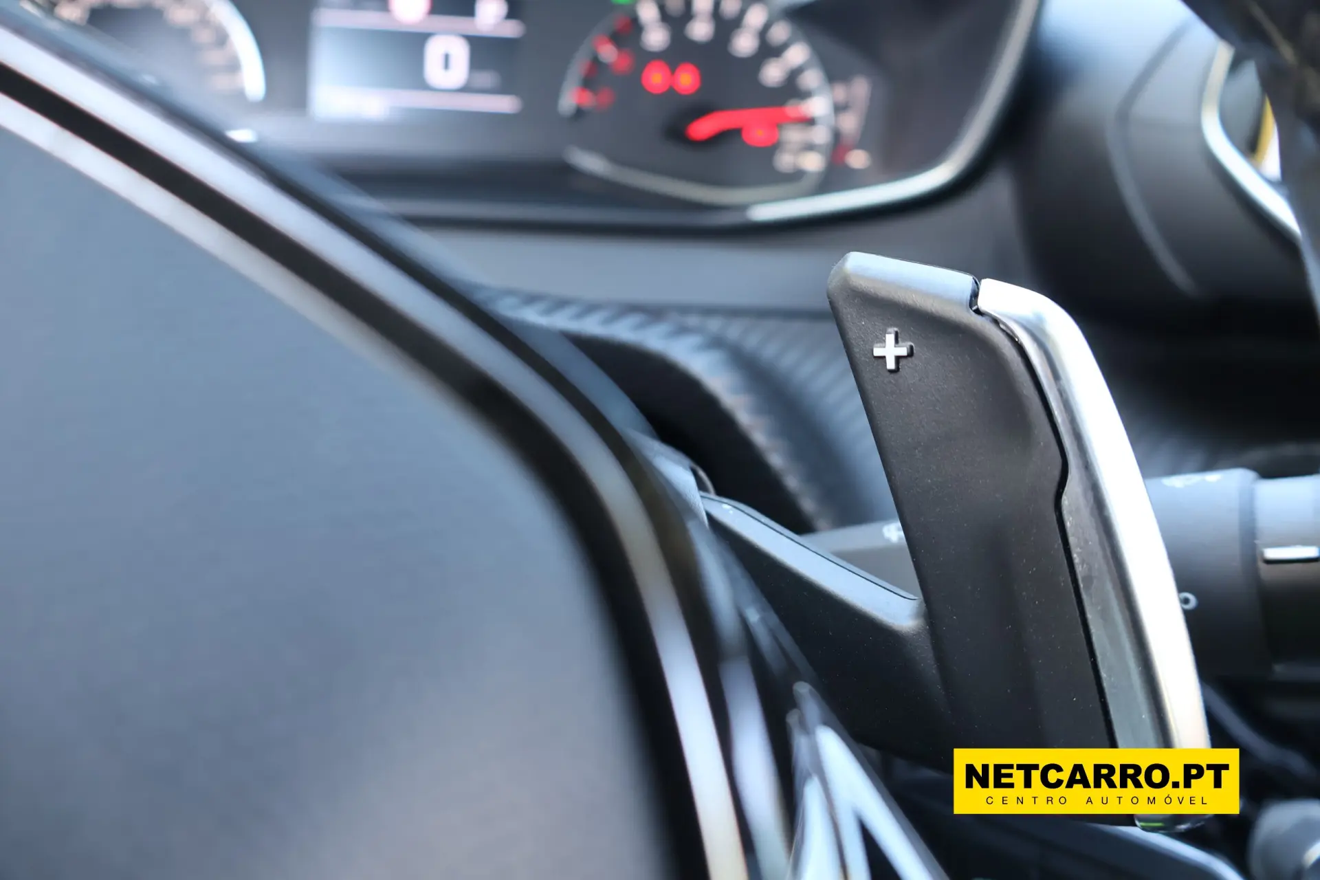 Peugeot 2008 1.2 PureTech Active Pack EAT8 11