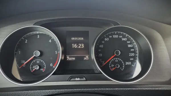 Volkswagen Golf 1.6 TDI KIT EXTERIOR R 24