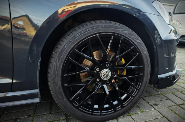 Volkswagen Golf 1.6 TDI KIT EXTERIOR R 17