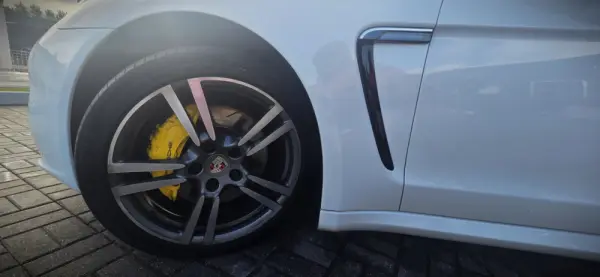 Porsche Panamera Platinum Edition 9