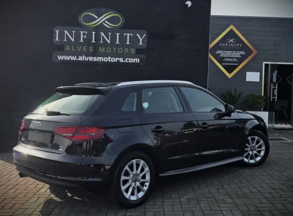 Audi A3 Sportback 1.6 TDi Business Line Attraction 7