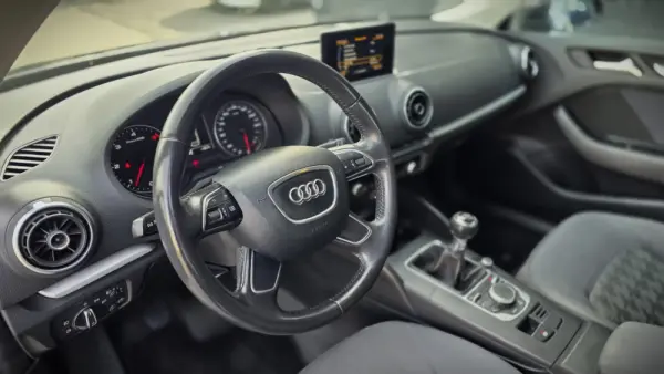 Audi A3 Sportback 1.6 TDi Business Line Attraction 14