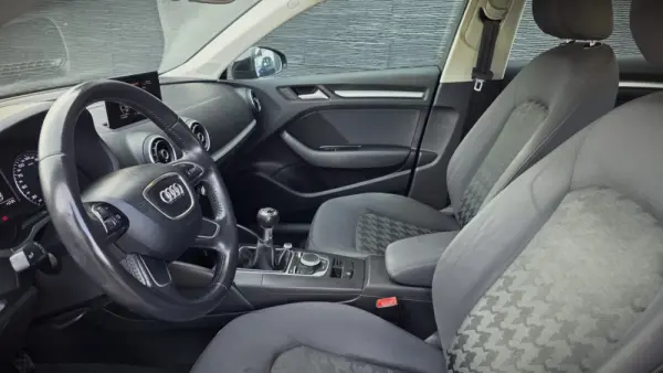 Audi A3 Sportback 1.6 TDi Business Line Attraction 16