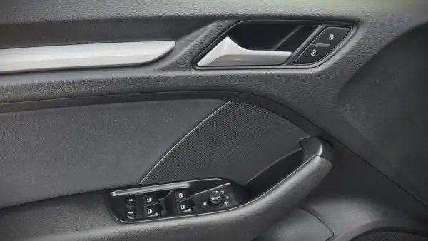 Audi A3 Sportback 1.6 TDi Business Line Attraction 18