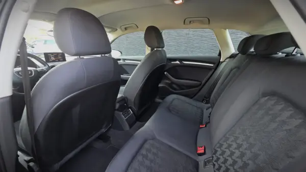 Audi A3 Sportback 1.6 TDi Business Line Attraction 25