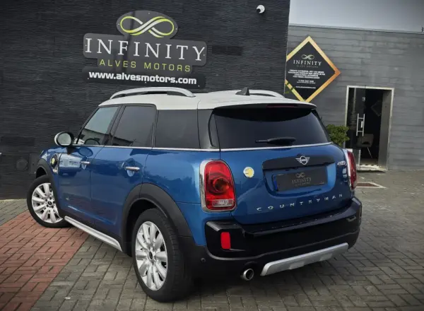 MINI Countryman Cooper SE ALL4 Auto 9