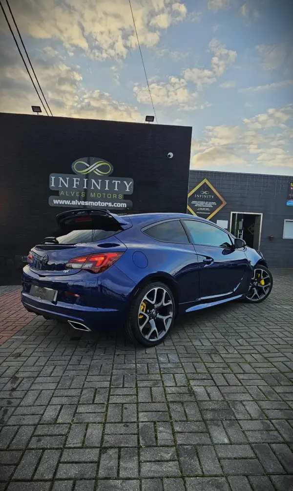 Opel Astra GTC 2.0 T 8