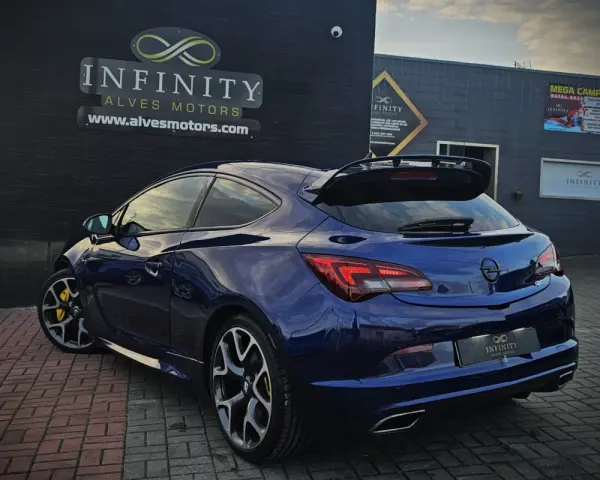 Opel Astra GTC 2.0 T 12