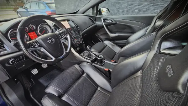Opel Astra GTC 2.0 T 19