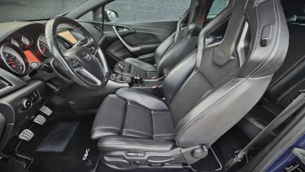 Opel Astra GTC 2.0 T 20