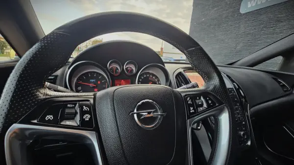 Opel Astra GTC 2.0 T 29