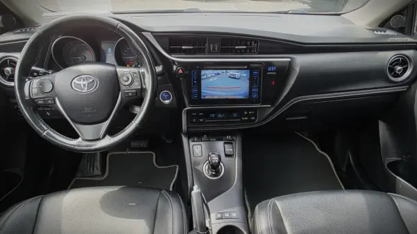 Toyota Auris Touring Sports 1.8 HSD CONFORT + P.SPORTS HYBRID 11