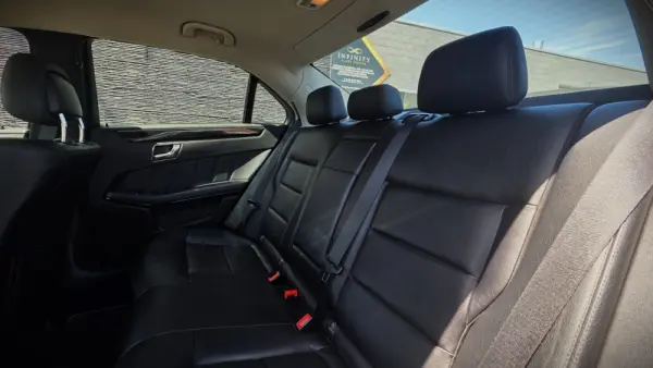 Mercedes-Benz E 220 BlueTEC 7G-TRONIC Avantgarde 26