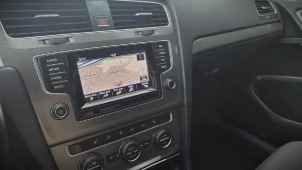 Volkswagen Golf 1.6 TDI KIT EXTERIOR R 21