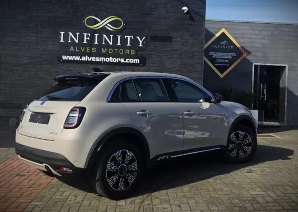 Fiat 600 1.2 Hybrid Sport 8