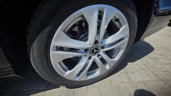 Mercedes-Benz E 220 BlueTEC 7G-TRONIC Avantgarde 9