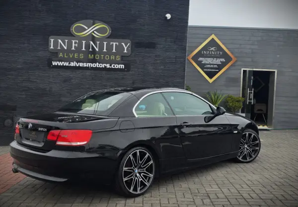 BMW 320 i Intense Auto 8
