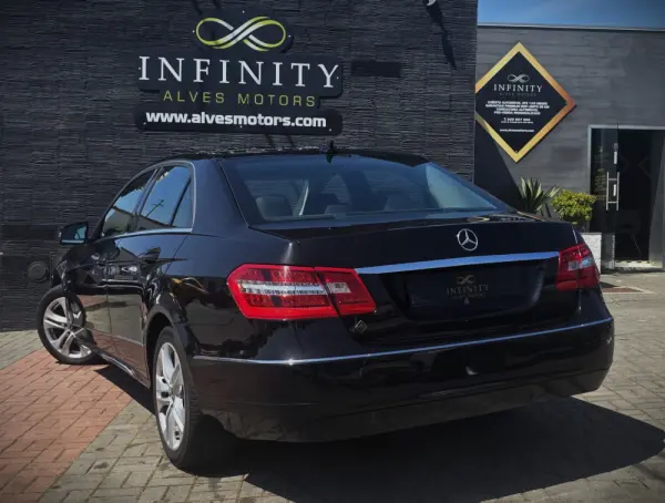 Mercedes-Benz E 220 BlueTEC 7G-TRONIC Avantgarde 8