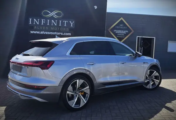 Audi e-tron 55 quattro S line 8