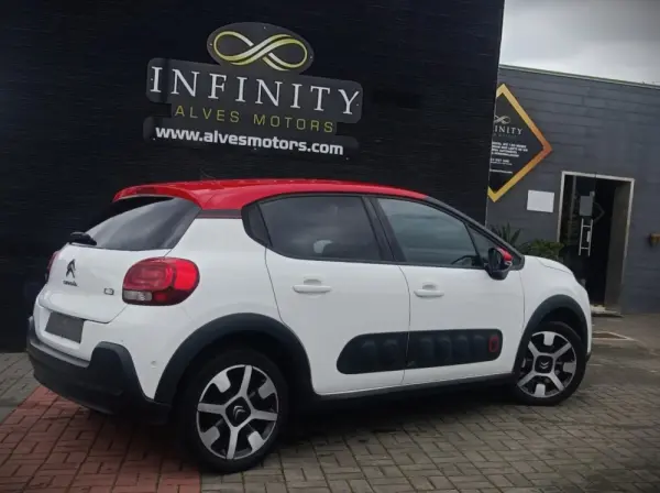 Citroen C3 1.2 PureTech Shine 9