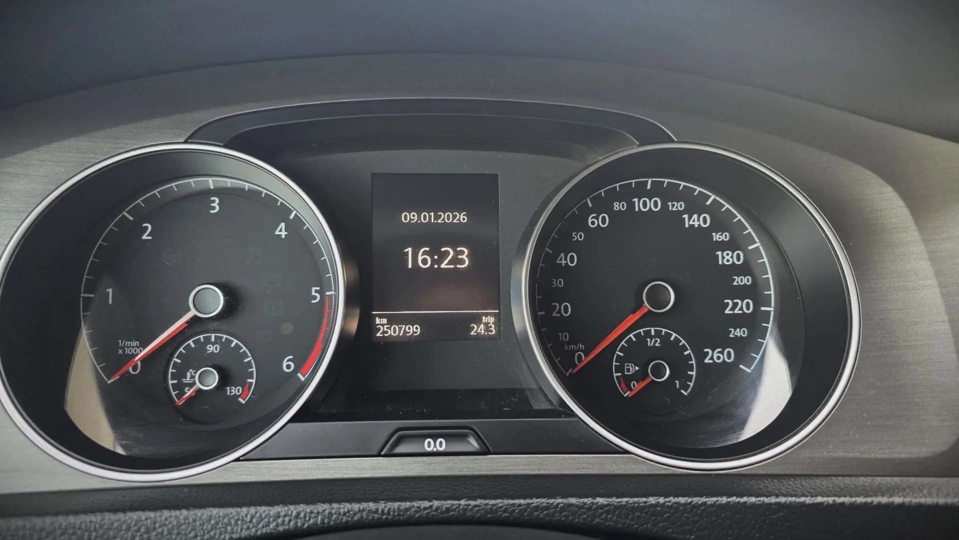 Volkswagen Golf 1.6 TDI KIT EXTERIOR R 24