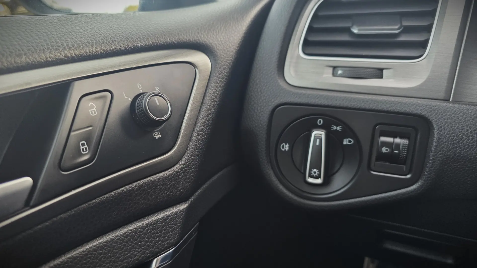 Volkswagen Golf 1.6 TDI KIT EXTERIOR R 25