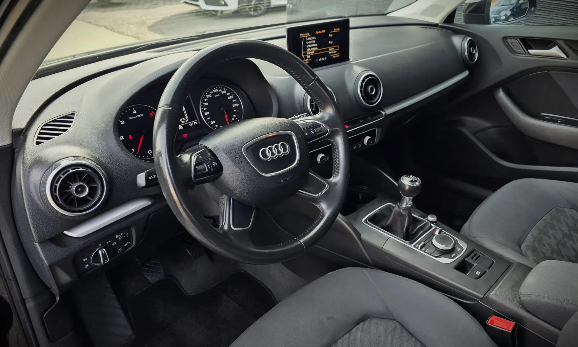 Audi A3 Sportback 1.6 TDi Business Line Attraction 15