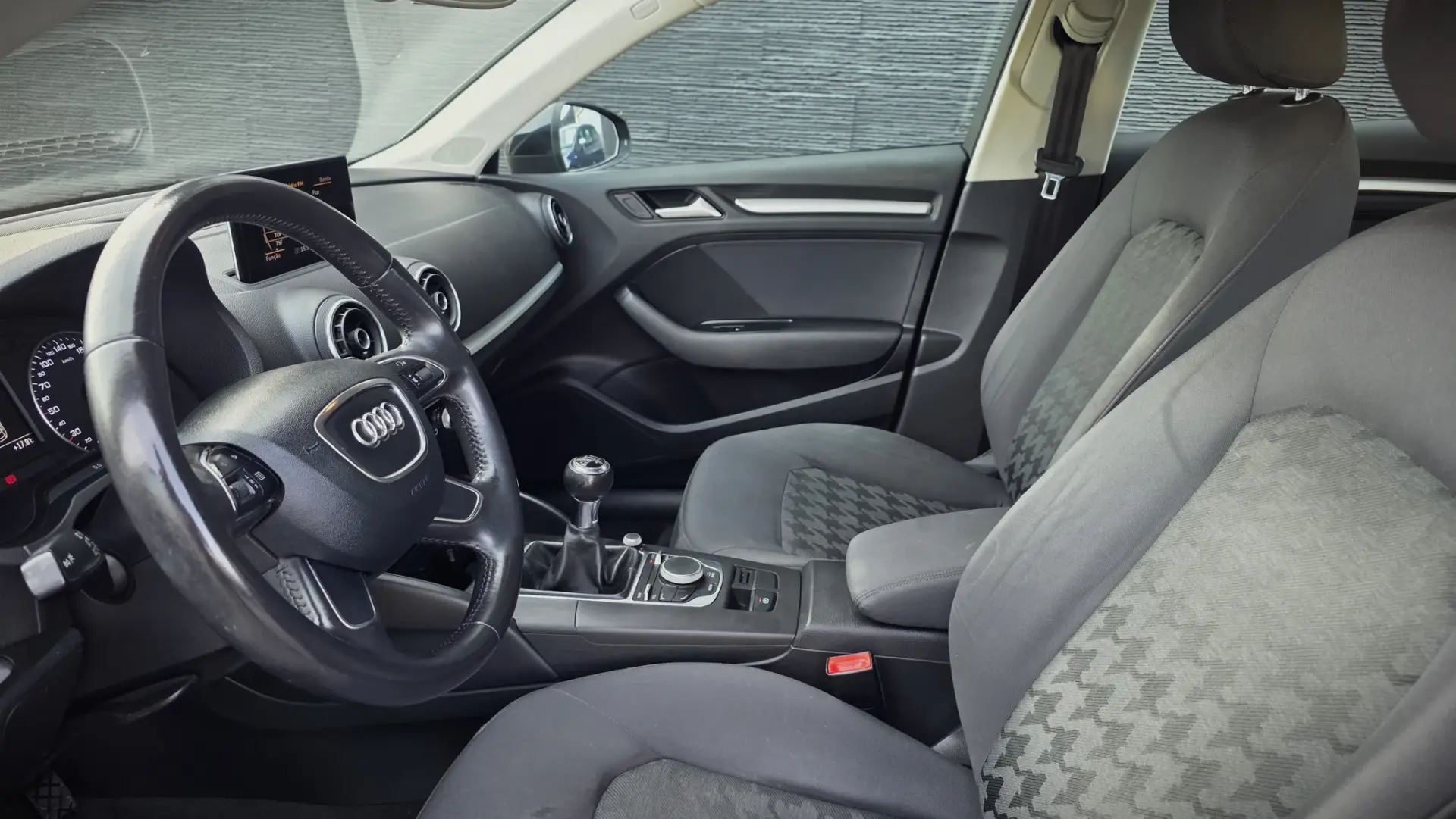 Audi A3 Sportback 1.6 TDi Business Line Attraction 16